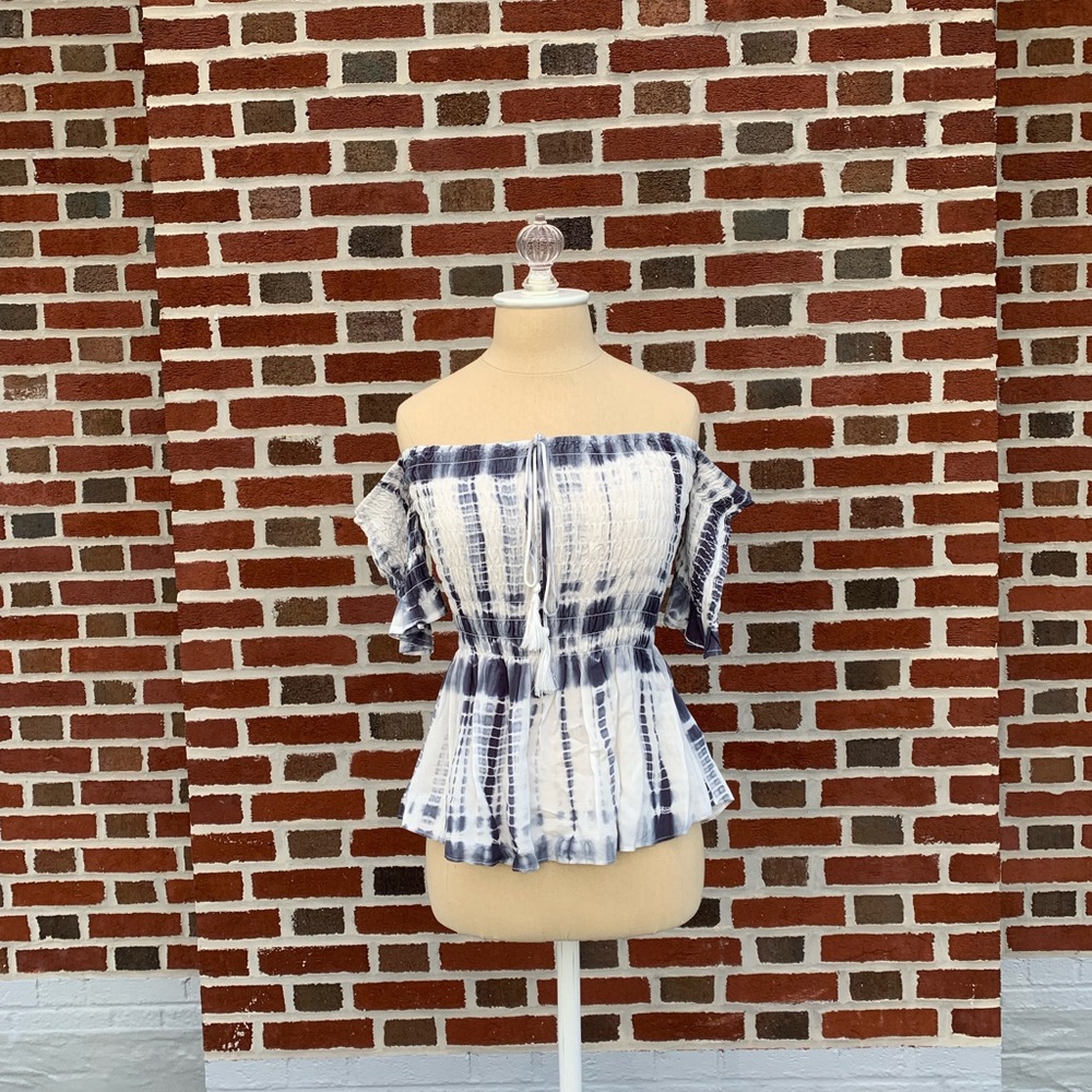 A summer casual tie dye of the shoulder top🌈🌈🌈